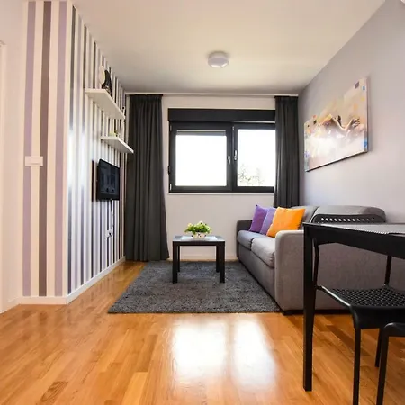 Lenora Apartment