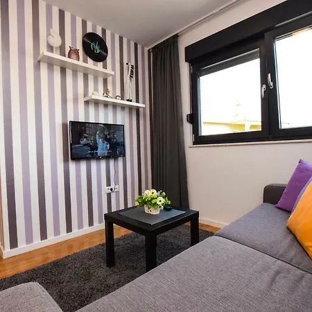 Lenora Apartment
