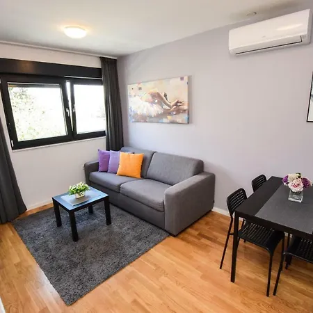 Lenora Apartment
