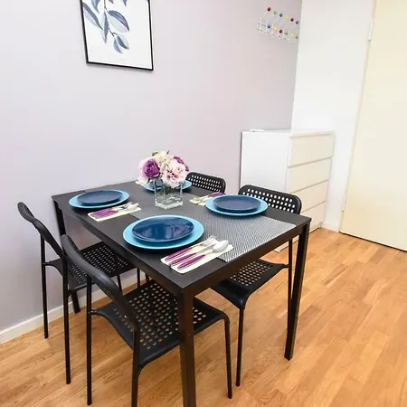 Lenora Apartment Split