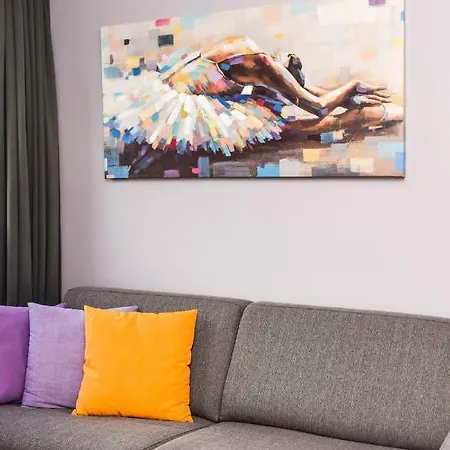 Lenora Apartment *
